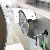 recognition + Grinding wheel cleaning with high-pressure water jet 70 Atm + Automatic wheel balancing system + Tradiční brusný kotouč: korund nebo karbid křemíku + Brusný kotouč pro obvodovou