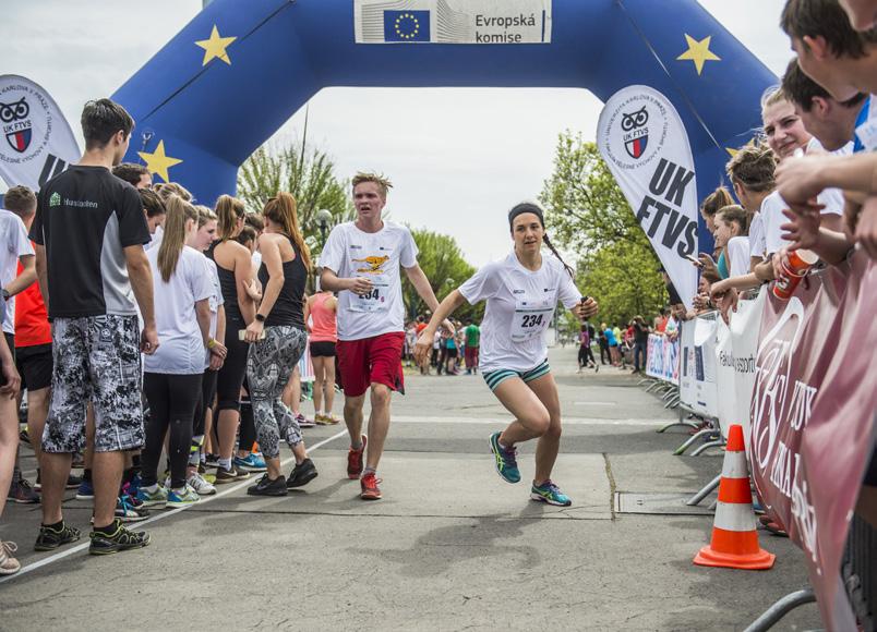 JUNIORSKÝ MARATON JUNIORSKÝ MARATON ROZEBĚHL TISÍCE STŘEDOŠKOLÁKŮ Největší běžecký závod pro studenty středních škol z celé České republiky se letos povedl nad očekávání!