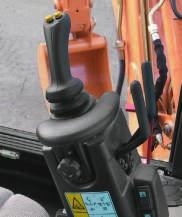 DÌky dodateënèmu bezpeënostnìmu opat enì m ûe b t "Pilot Control" deaktivov n. V p ÌpadÏ pot eby je moûnè ÌzenÌ p epnout a zvolit ten typ ÌzenÌ, kter danèmu strojnìku vyhovuje.