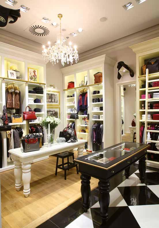 LACHMAN STYL Prodejna La Martina v OC Nový Smíchov, Praha Shop La Martina in shopping mall Nový Smíchov, Prague Realizace kompletní stavební části interiéru obchodní jednotky