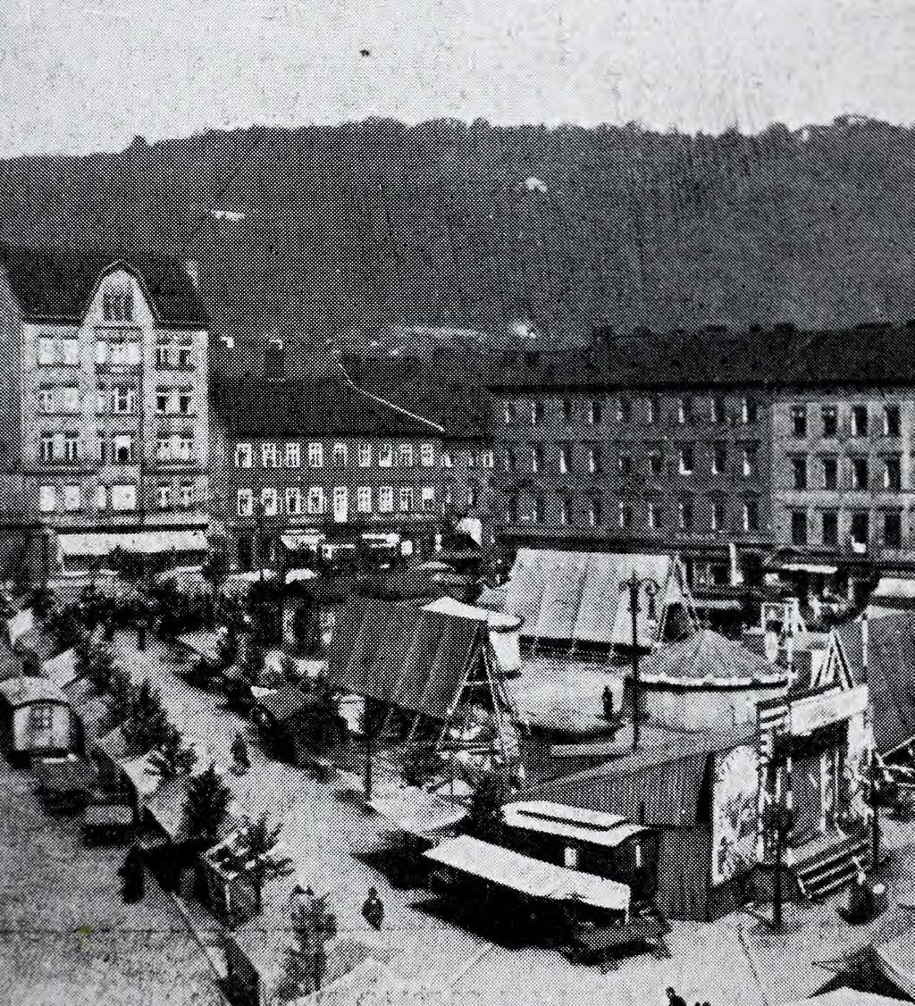 FOTÍM SMÍCHOV HISTORIE SMÍCHOVA NA DOBOVÝCH FOTOGRAFIÍCH Již první vstoupení do dlouhé ulice našeho českého Manchesteru míníme Smíchov muselo každého přesvědčit, že toto město slaví sváteční den,