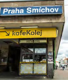 Hlavním lákadlem sesterského podniku v Karlíně je batch brew, tedy filtrovaná káva, která je tou nejlepší vzpruhou pro uspěchaná rána.