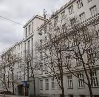 Po celé 60 61 4 2 ploše jsou rozmístěny zlomky textů