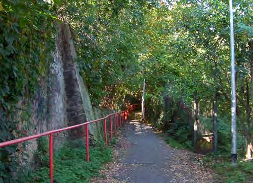 MRÁZOVKA Park Mrázovka vznikl teprve nedávno, a přesto se velice rychle stal oblíbeným místem všech, kteří hledají zeleň v samém srdci Smíchova.