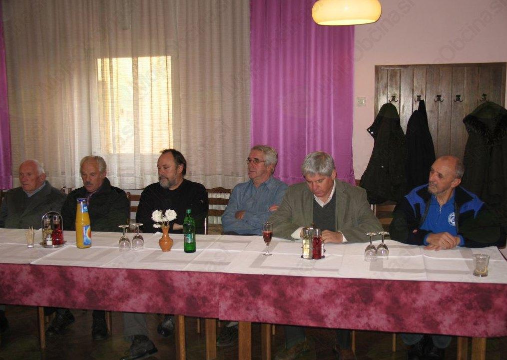 Forum za Kanal MOST /X/33 15 Svet Krajevne skupnosti Kanal je na slavnostno sejo ob prazniku krajevne skupnosti, ki je bila 25.