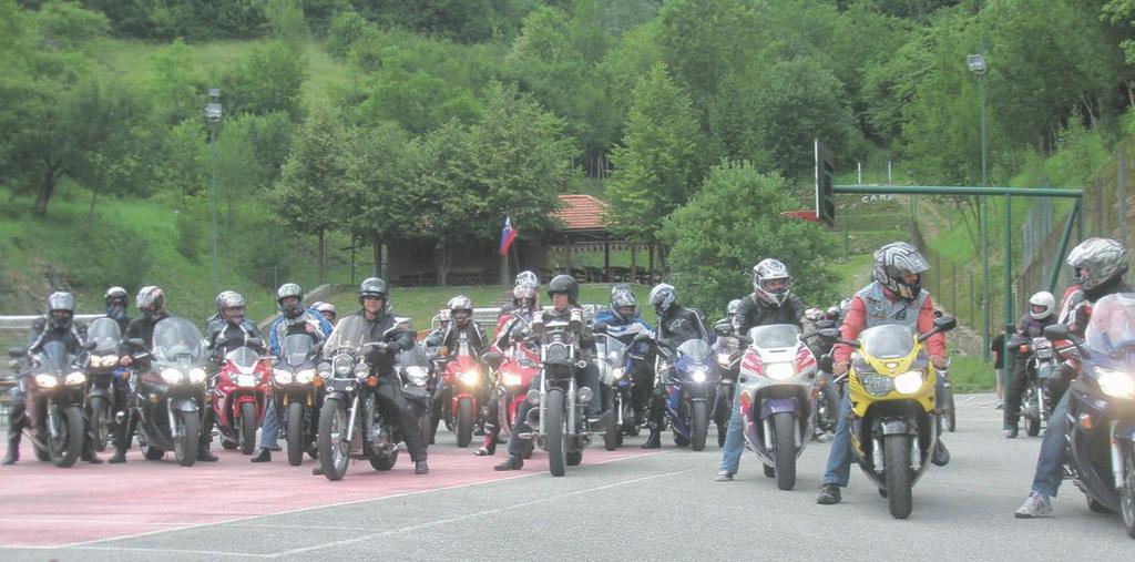 32 MOST/X/33 DRUŠTVA&DRUŽABNO Prvo leto Društva Seniški breg Društvo ŠKTD Seniški breg je januarja praznovalo prvo leto svojega delovanja.