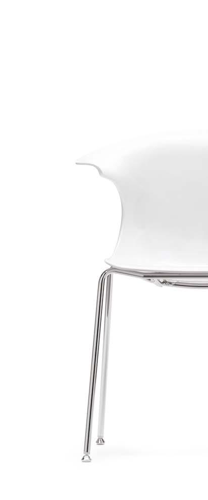 67 Konferenční židle LOOP navržená designérem Clausem Breinholtem je spojením elegance, nadčasového designu a
