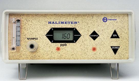 esenciálními oleji, protože nedetekuje nízké hladiny těkavých látek (Rosenberg et al., 1991). Obrázek 2: Halimetr Zdroj: http://www.halimeter.com/the-halimeter-measure-bad-breath-scientifically/ (03.
