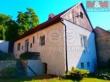 Zaveden veřejný vodovod, kanalizace, elektřina i