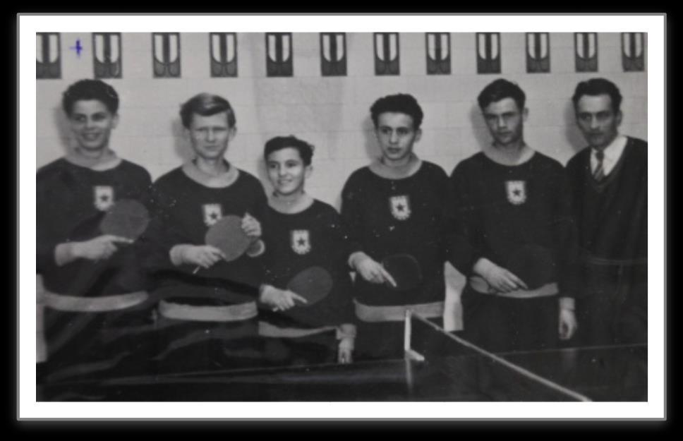 Tomanová a Jaroslava Bublová. Oddíl v této sestavě trénoval v letech 1950 1958. Hrajícím trenérem byl Toman.
