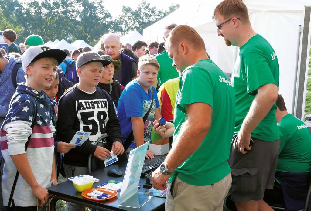 Festival vědy 2016 Festival vědy Tématem 4. ročníku jednodenní zábavné interaktivní akce pod širým nebem byla Bezpečnost.
