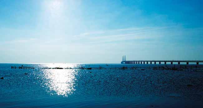 Most přes průliv Öresund, který spojuje dánskou Kodaň a švédské Malmö Skanska Home Center Sokolovská Historie společnosti Skanska Karlínské náměstí Metro (B) Křižíkova Původní švédskou AB Skanska