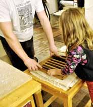 : +420 583 248 433 e-mail: rucni.papir@rpvl.cz www.www.rucnipapirna.