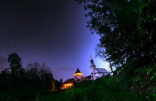 Priessnitzovy léčebné lázně jsou nejstarší vodoléčebné lázně na světě. Za svou existenci a proslulost vděčí rodákovi Vincenzi Priessnitzovi.! Doporučujeme navštívit Balneopark v areálu lázní.