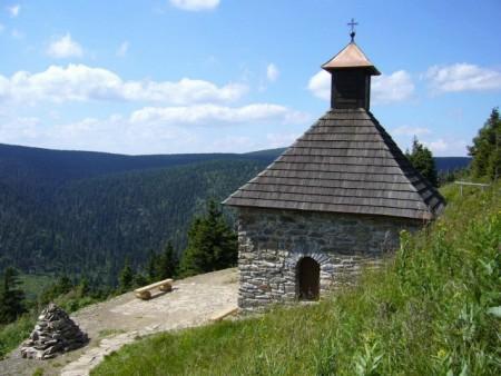 ČERVENOHORSKÉ SEDLO Významné východisko turistických tras v oblasti Hrubého Jeseníku.