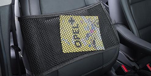 17 46 020 Kč 2038 Opel FlexConnect je univerzální modulární systém.  Skládací stolek nabízí stabilní odkládací plochu pro vaše osobní věci.