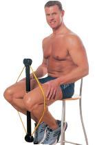 37. Nohy - lýtka, single 1. Sedněte si na židli / stoličku. Umístěte pravou nohu na jeden kabel. 2. Druhý kabel uchopte oběma rukama.