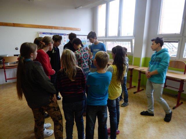 Logogames Čtvrtý ročník Logogames. Tradičně si hry připravil žákovský parlament. V pondělí 9. 11. byly Logogames. Pro 4. - 9. třídu.