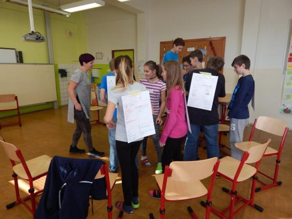 Také v letošním roce pokračujeme ve spolupráci s Vrakbarem - Centrem primární prevence v Jihlavě. Dnes ve škole proběhly 2 programy.