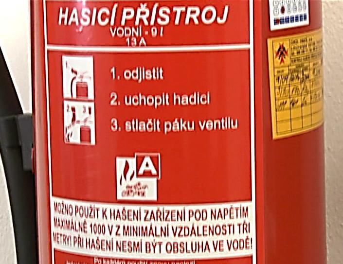Obr. 16-9: Vodní hasicí přístroj Při použití hasicího přístroje postupujeme podle návodu uvedeného na přístroji.