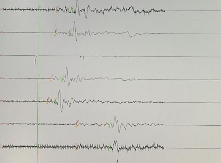17. Důlní otřesy Seismické otřesy k těžbě surovin hlubinnými metodami neodmyslitelně patří. Vznikají uvolněním energie v masivu horniny.