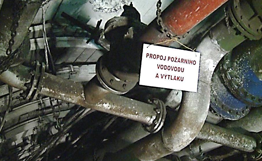 V odůvodněných případech může závodní dolu povolit snížení užitkového objemu o 50 %, - v dole s nebezpečím průvalu vod je určen podle míry nebezpečí, nesmí však být menší než průměrný přítok za 32