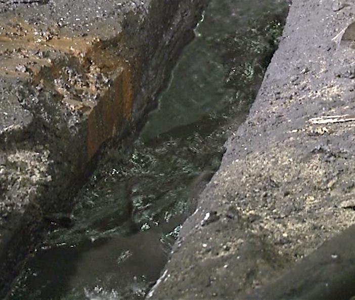 19.7.1.5 Odvodňovací stoky Odvodňovací stoky jsou nejjednodušší stavby v dole. Při velkých průtočných množstvích je nutno určit jejich rozměry výpočtem.