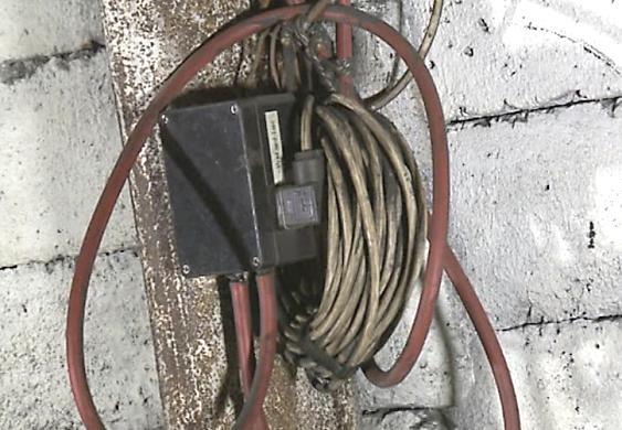 Dveře jsou většinou otevírány automaty, které neumožní otevření