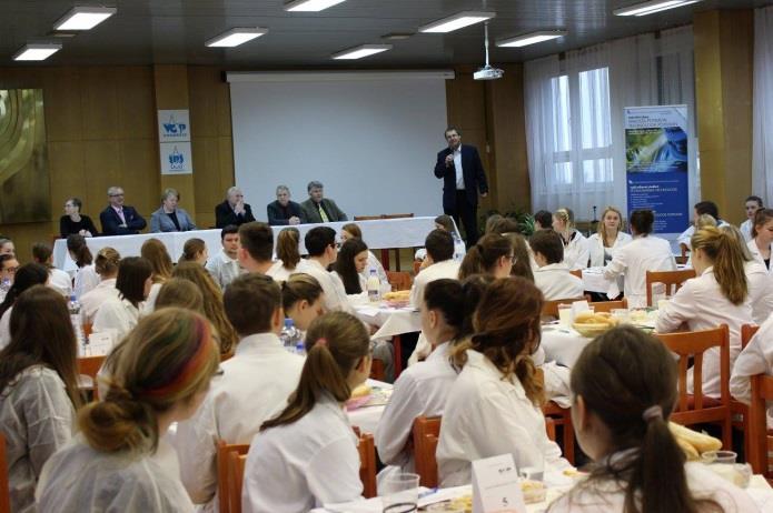 VÝUKOVÉ PŘEHLÍDKY SÝRŮ Ve středu 6. 12. 2017 se konal již několikátý ročník Přehlídek sýrů na naší škole.