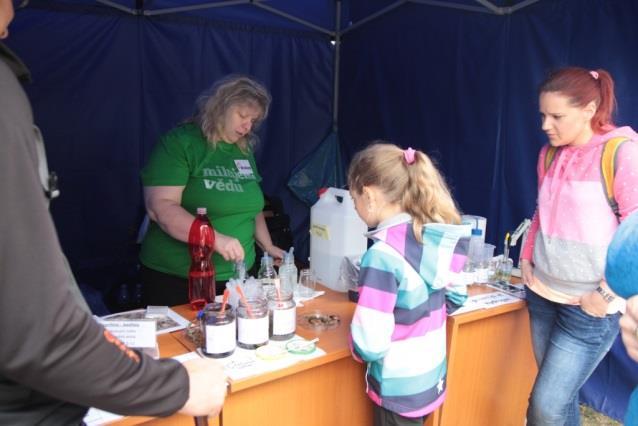 Info na webu: Festival vědy na Kraví hoře (http://www.hvezdarna.cz/festivalvedy/). Prototyp 2016 Víte, jak vypadá model vody? A z jakých prvků se voda skládá? Co to znamená, když řekneme koloběh vody?