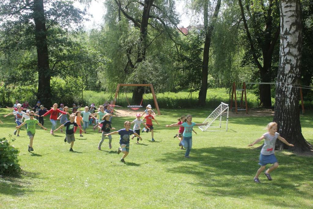 tříd, které zde tráví svůj čas po škole. Program byl spojený s různými soutěžemi.