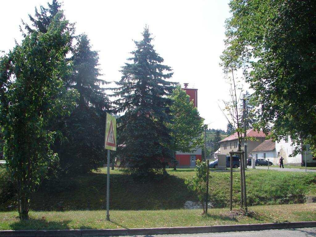 Liptál Umístění: ve středu obce, vedle hasičské zbrojnice č.p. 408, na soutoku Syrákovky a Rokytenky, veřejná prostranství.
