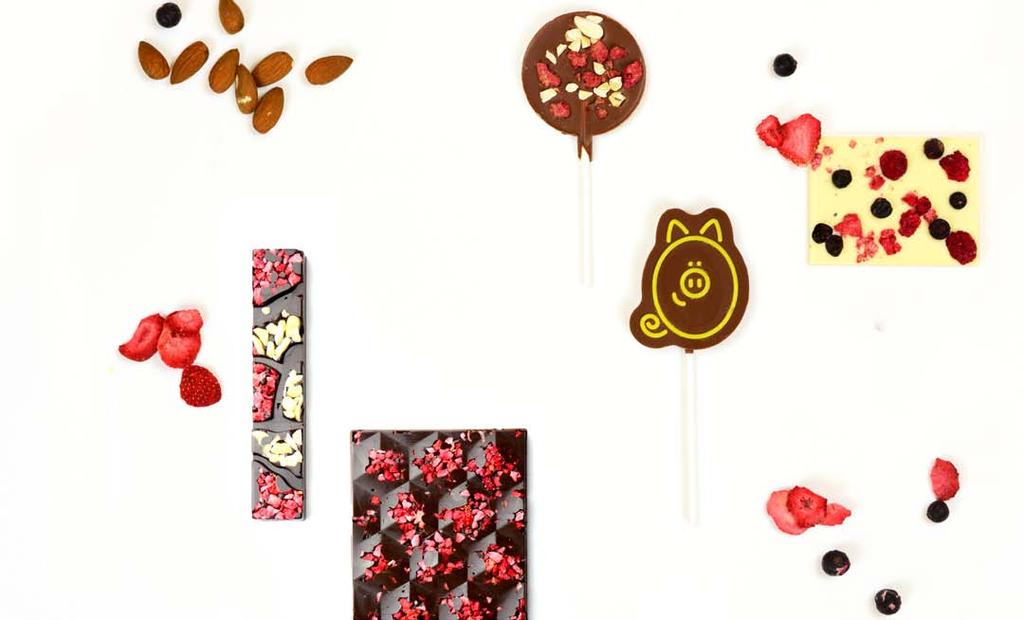 mandle? Biela, Mliečna alebo Horká? ˇ cokoláda. jahody? Nerobíme rozdiel medzi vekom. Každý z vás si môže spraviť radosť čokoládovou lízankou. Dokážeme vytvoriť rôzne tvary lízaniek /napr.