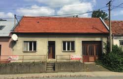 garáže, 2 komory, udržovaná zahrada 355 m 2.