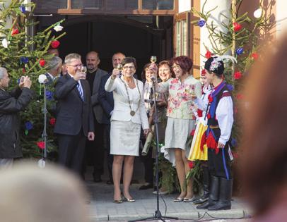 ženský sbor i folková kapela a také zde zazněly písně kramářské v podání rodiny Nemravovy.
