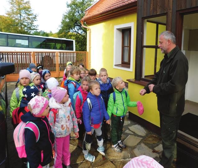 Děti si zde prohlédly celou zahradu, seznámily se s výrobou bio-moštů, vyprávěly si o jablkách i důležitosti zdravého stravování.