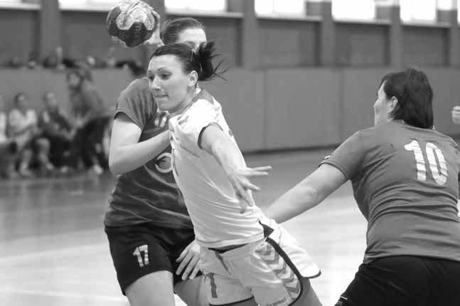 dorostu: UH - Hodonín 7:3 (3:0, 2:1, 2:2), Podešva 4, Pochylý 2, Pírek (as. Bouček, Baďura, Vyoral, Zalubil). Skalpem Hodonína se Hradišťští dostali do čela tabulky.