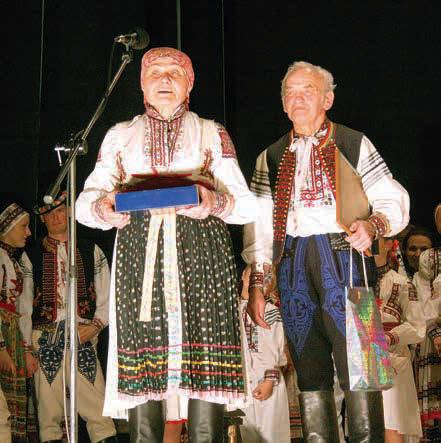 folklorním souborem Kopaničárek už tři generace tanečníků a zpěváků z Hrozenkova, Vápenic, Vyškovce a Žítkové.