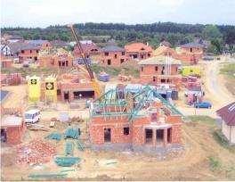 Zastavování území = zakrytí půdy nepropustnými materiály (asfalt, beton) Příčiny nízké ceny pozemků vyplatí se stavět na zelené louce nedostatek stavebních pozemků ve velkých městech Důsledky trvalá