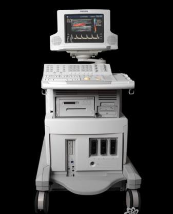 3.2 Testované ultrazvukové systémy 3.2.1 Ultrazvukový systém Philips ATL HDI 5 000 Jedná se o starší ultrazvukový systém, který je již dlouhou dobu hojně používaný v endoskopickém centru ve Fakultní Nemocnici Brno.