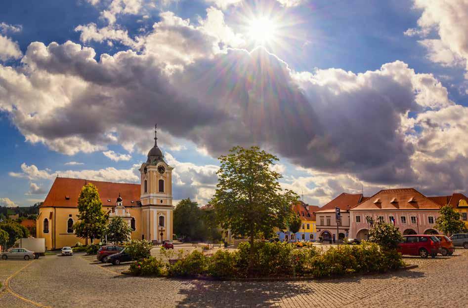 V TÝNĚ NAD VLTAVOU MŮŽETE HLEDAT PRAMEN LÁSKY TÝN NAD VLTAVOU, NA PRVNÍ POHLED MALÉ, NENÁPADNÉ JIHOČESKÉ MĚSTEČKO, VE SKUTEČNOSTI SKÝTÁ NESPOČET MOŽNOSTÍ PRO SEBENÁROČNĚJŠÍHO TURISTU A OBJEVITELE.