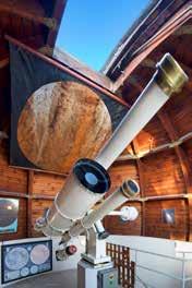 Víte, že Součástí hvězdárny je kinosál, projekční přístroje a hned tři dalekohledy. Navštívit můžete i observatoř na Kleti, která patří mezi evropskou jedničku v hledání planetek. Více na www.