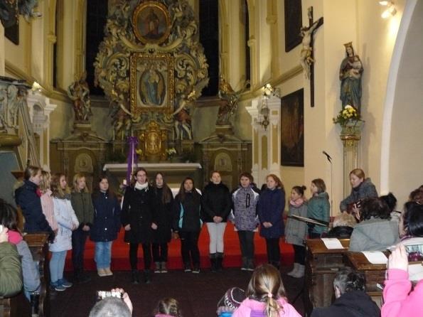 ZPRÁVY A ZPRÁVIČKY Z NAŠÍ ŠKOLY aneb pořád se něco děje VÁNOČNÍ KONCERT NAŠICH