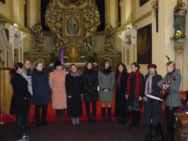 Mikuláše Na Karlově a zazpívali vánoční písně, které nacvičili s paní učitelkou Zuzanou