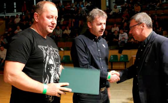 Havlíček dokázali za jednu a půl směny popustit na náraží čtvrtého patra sedm těchto hlavních dílů mechanizovaných výztuží DBT 13/31.