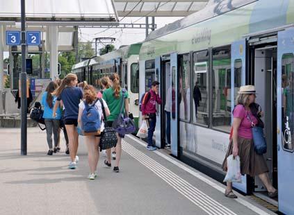 Náměstí se proměnila v parkoviště, bydlení u hlavních ulic přestalo být atraktivní takový je obrázek většiny českých a moravských měst.