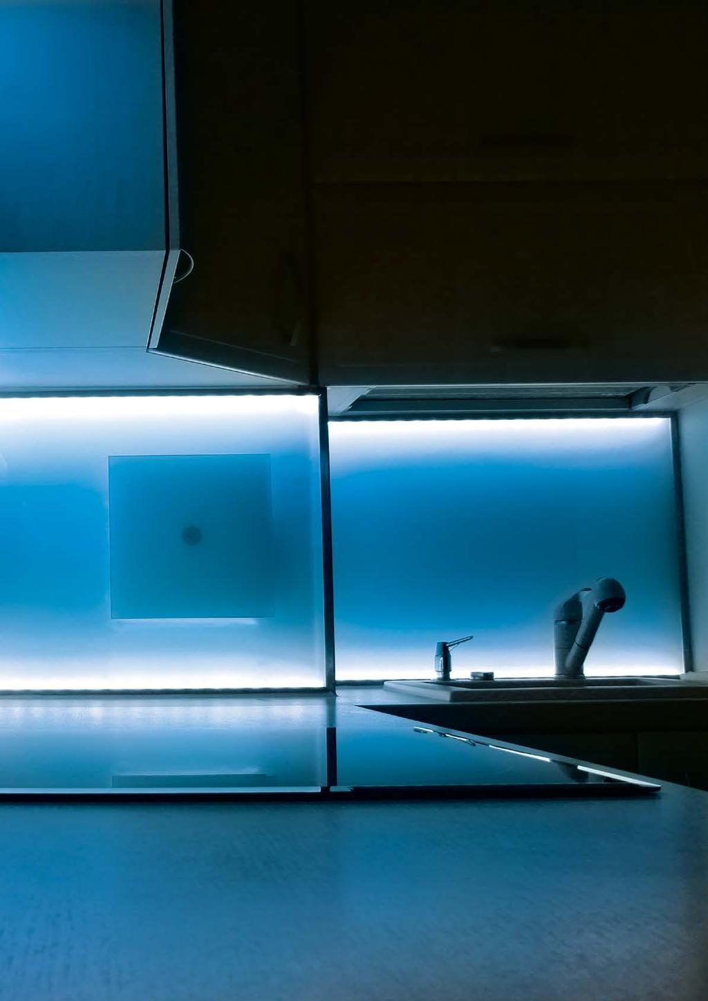 Obsah: LED bodová svítidla LED skříňová svítidla LED kuchyňská svítidla Trafa pro LED osvětlení Světelné police Světelná dna LED profily, příslušenství LED příslušenství kabely, senzory, rozbočovače