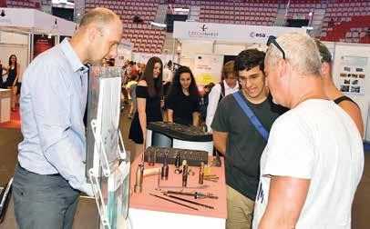 uvedl do přetížení 3G, tedy letu ve stíhačce. Svou expozici zde měly i Třinecké železárny a firmy ve skupině.