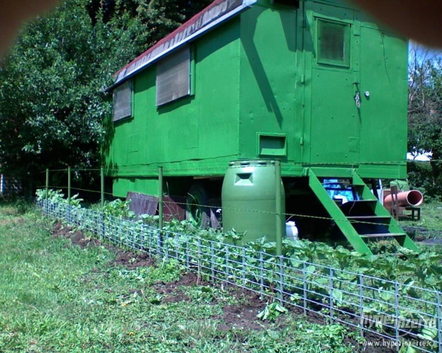 Katalogové číslo: E2 Maringotka Prodám velmi pěknou dvouosou maringotku s připojením na el. Maringotka je udržovaná a ve velmi dobrém tech. stavu jak venku tak uvnitř.