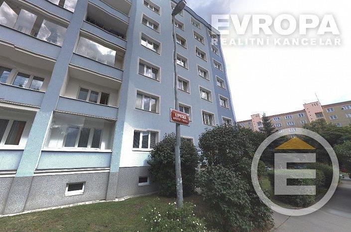 Katalogové číslo: J2 Prodej bytu 2+1, 5. NP, Lipecká, Praha Dovolujeme si vám nabídnout byt 2+1 s výměrou 57m 2 se zasklenou lodžií v 5.NP/z 5, Praha 10 - Malešice, ul. Lipecká. Světlý slunný byt je po rekonstrukci, včetně plovoucí podlahy, plastových oken.